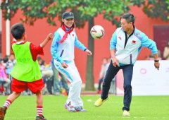 ���˹ھ��߽�У԰���� �������ε�����������